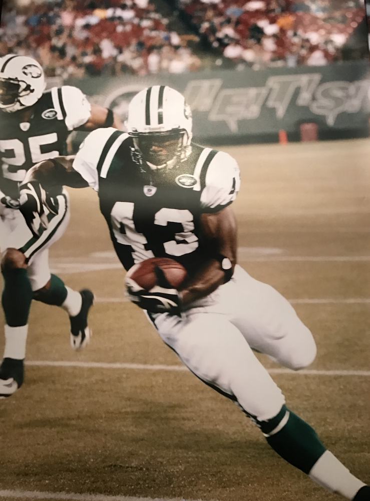 Mondoe Davis in action