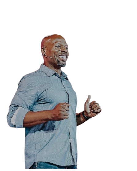 Mondoe Davis speaking on stage